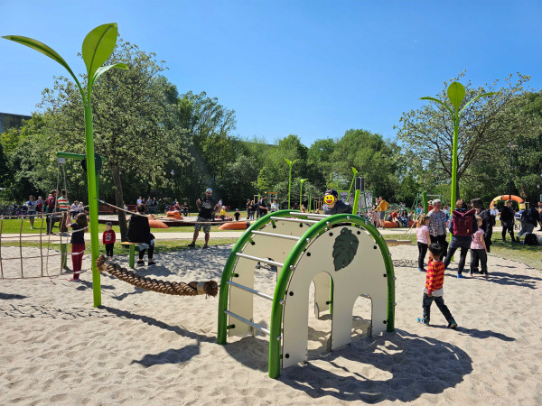 Spiel Bau Spielplatz 4586