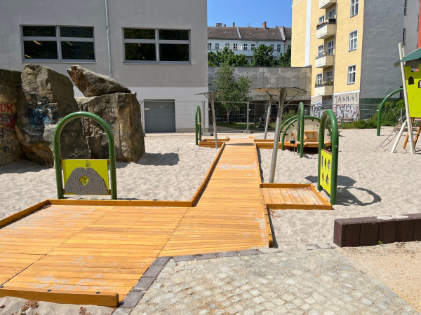 Spiel Bau Spielplatz 4524