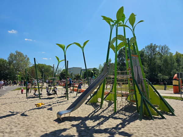 Spiel Bau Spielplatz 4583