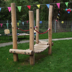 Spielart Wackelbrucke Robinienholz 4508