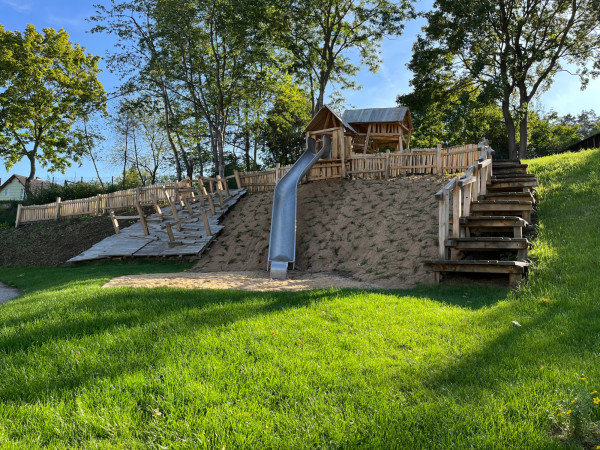 Attash Spielanlage am Hugel 4654