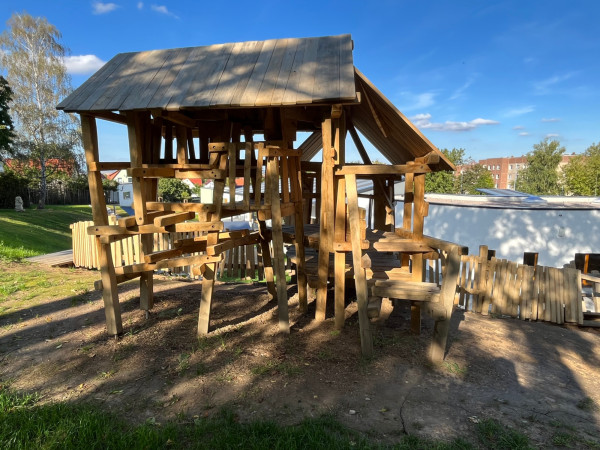 Attash Spielhaus Eiche651