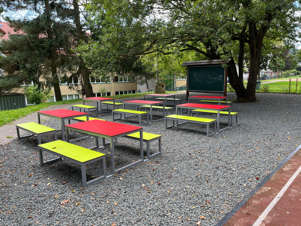 Freiraumobjekte Ney Sitzgruppe Schulhof699