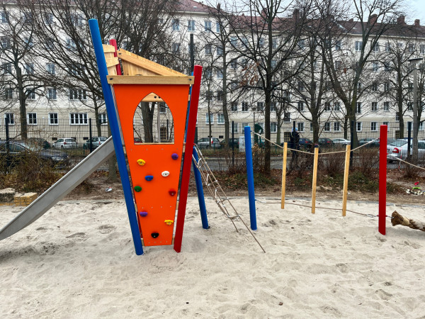 Spiel Bau Klettergerat800