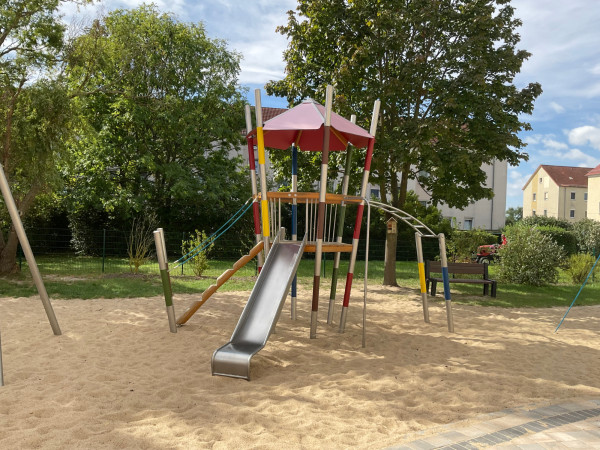 Spiel Bau Spielplatz 4706