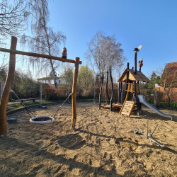 Spielplatz Schaukel Rutsche Spielanlage Spielhaus mit Rutsche