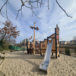 Spielschiff Spielgerate aus Robinienholz Piratenspielplatz mit Rutsche