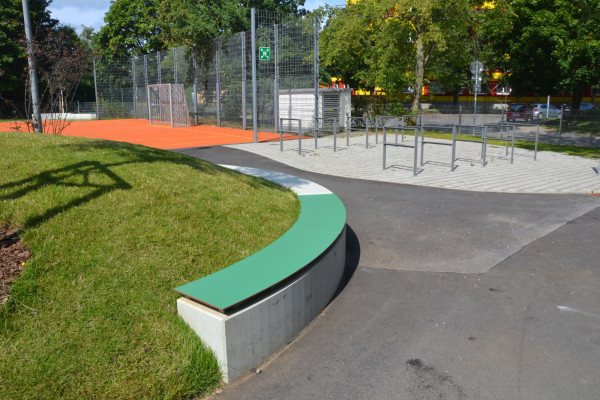 Freiraum Objekte Ney Sitzauflagen Granitblocke Sonderanfertigung HPL 4980