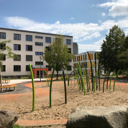 Spiel Bau Grasart Design Spielplatz Edelstahl Graser geschwungene Pfosten988