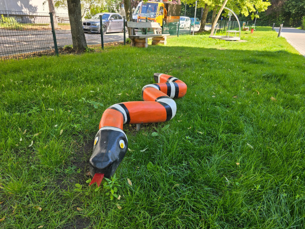 Spielart Sitzschlange Spielplatz Balancierschlange