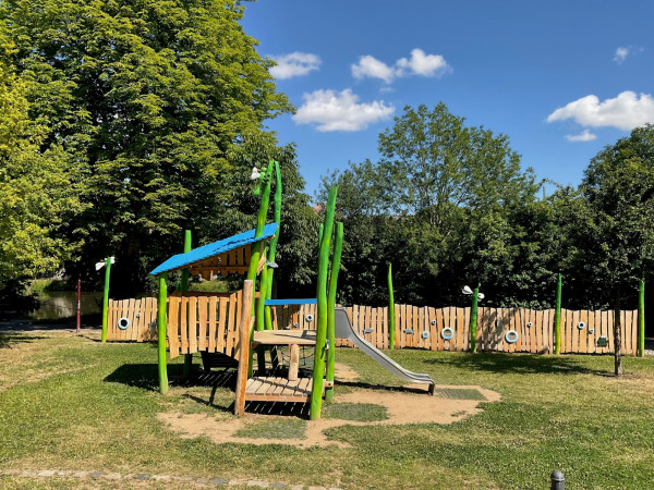 Spielart Spielplatz Libelle Grune Pfosten Kleinkind Spielplatz