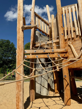 Spielart Spielschiff Naturholz Naturstein Kletternetz