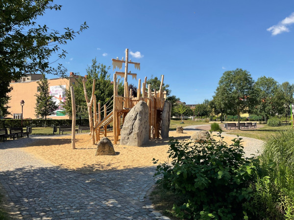 Spielart Spielschiff Spielgerate Naturbelassen Kletterfelsen