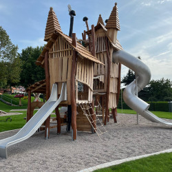 Spielart grosser Spielturm Zwergenstadt Applikationen Themenspielplatz Robinienholz  5000