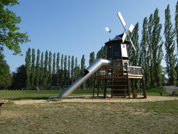 Spiel Bau Spielplatz Muhle Kletterturm Kletterwand Rutsche 5079