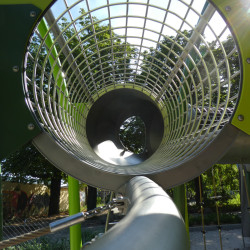 Spiel Bau Spielstruktur Spielplatz Edelstahl Rutsche Grasart Design Gittertunnel 5027