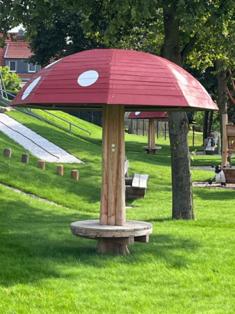 Spielart Spielplatz Themenspielplatz Spielplatzdesign Robinienholz Fliegenpilz