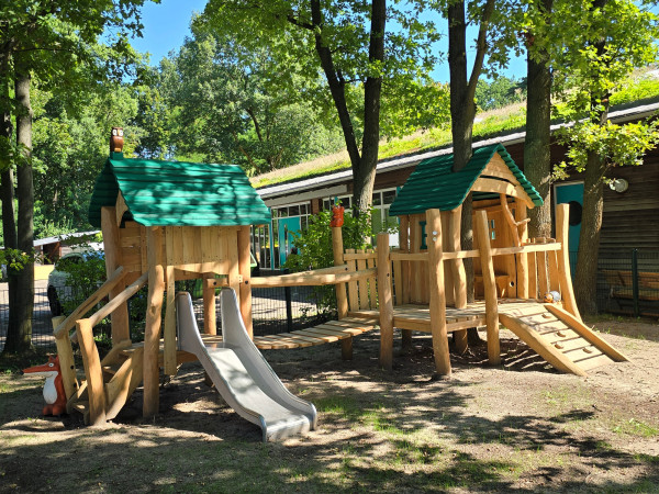 Spielart Baumhaus U3 Rutschenhauschen2