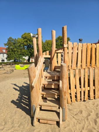 Spielart Kleines Spielhaus U3 Fischladen Treppenaufstieg