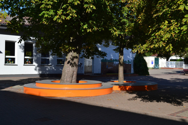 FreiraumObjekte Ney Baumpodest Aussenraumgestaltung Freie Formen259