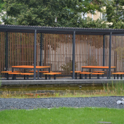 FreiraumObjekte Ney Sitzgruppe Kunstoffbelattung Freistehend Pergola Aussenanlagen 5269
