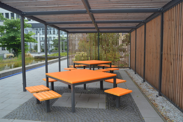 FreiraumObjekte Ney Sitzgruppe Kunstoffbelattung Pergola Freistehend Aussenanlagen 5270