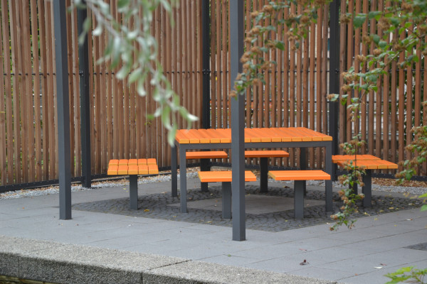 FreiraumObjekte Ney Sitzgruppe Kunstoffbelattung Pergola Freistehend Aussenanlagen 5271