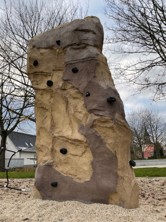 X Move Kletterfelsen Schulhof Ebersbach 5294