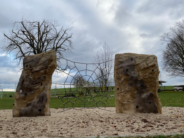 X Move Kletterfelsen Schulhof Ebersbach 5295