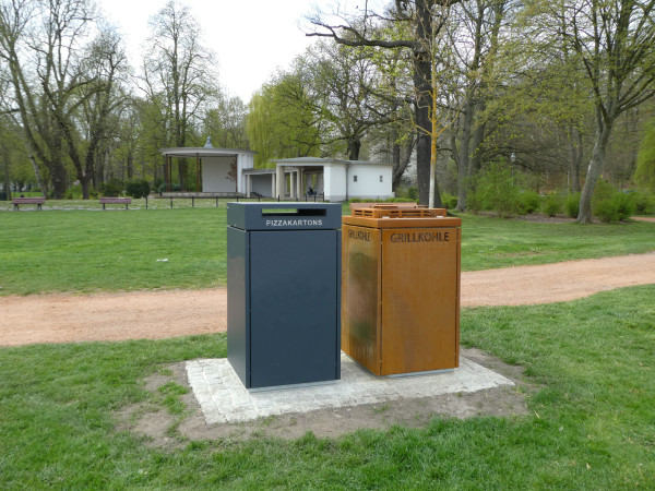 Chemnitz Schlossteichinsel Grillkohlebehalter und Pizza Karton   5356