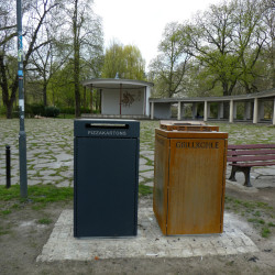 Chemnitz Schlossteichinsel Grillkohlebehalter und Pizza Karton   5359