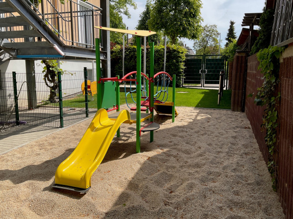 Geithain Bahnhofstrasse Kita Kinderland Spielplatz Spielgerat Fritz Muller 5383