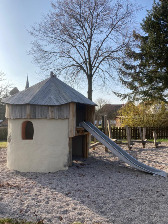 Spielhaus Spielplatzdesign individuell Rutschenhaus Muhle Glasfaserbeton Holz 5318