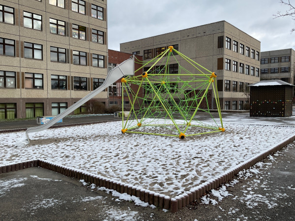 Tri Poli Kletterspielgerat Seilspiel fur Schulhofe